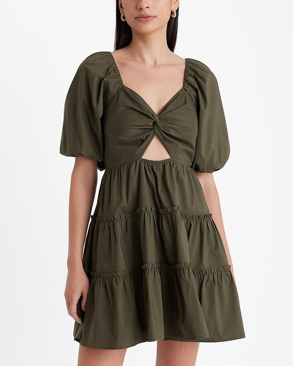 V-Neck Puff Sleeve Cutout Tiered Dress EXPRESS (talla Small)