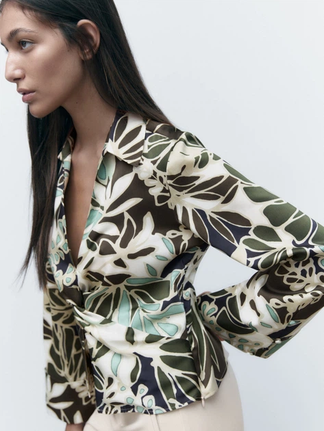 Zara print top V neck nueva (talla M)