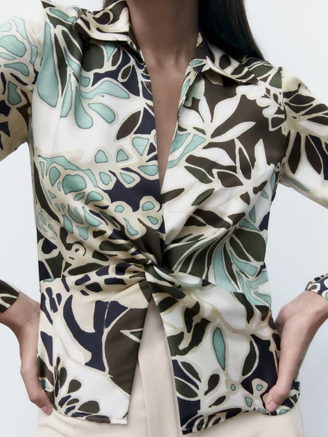 Zara print top V neck nueva (talla M)