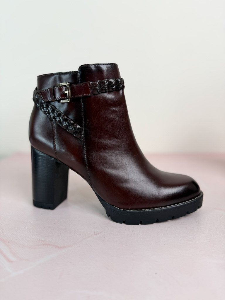 Botines BOSI nuevos (talla 38)