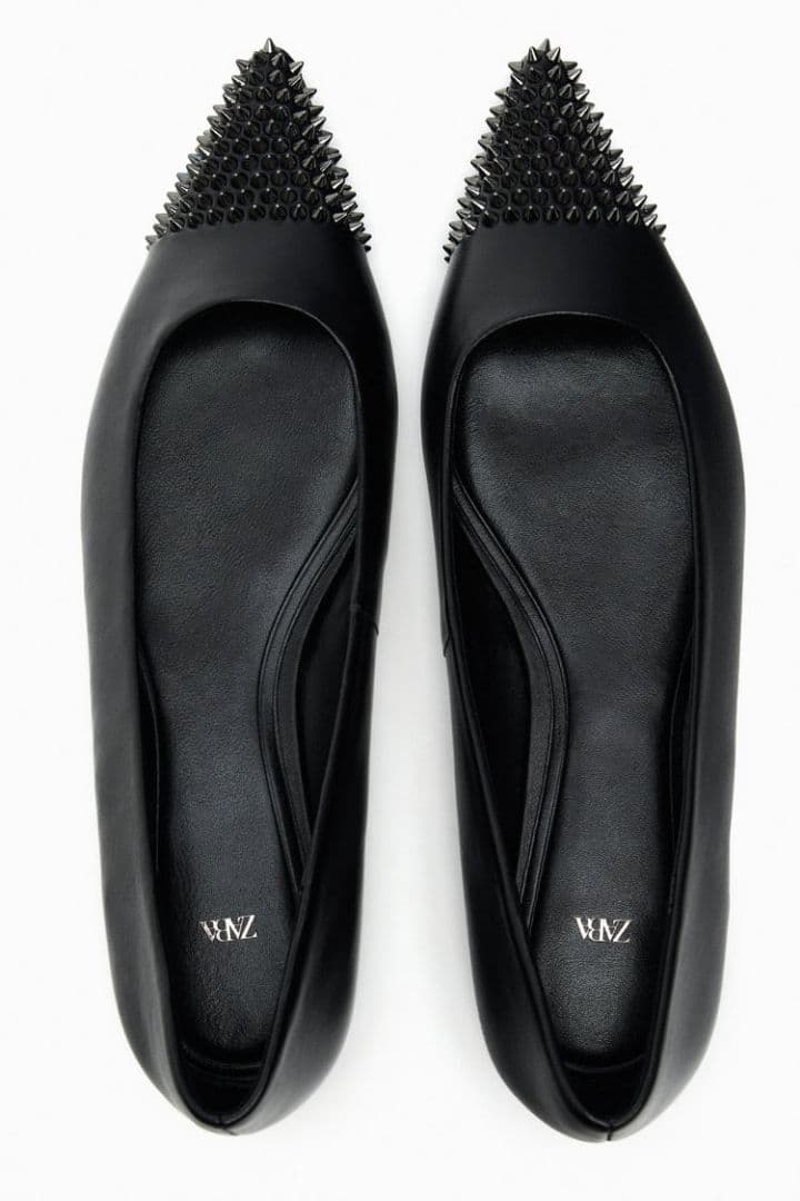 Zara Black Pointed Toe Leather Flats With Spikes (talla 38)