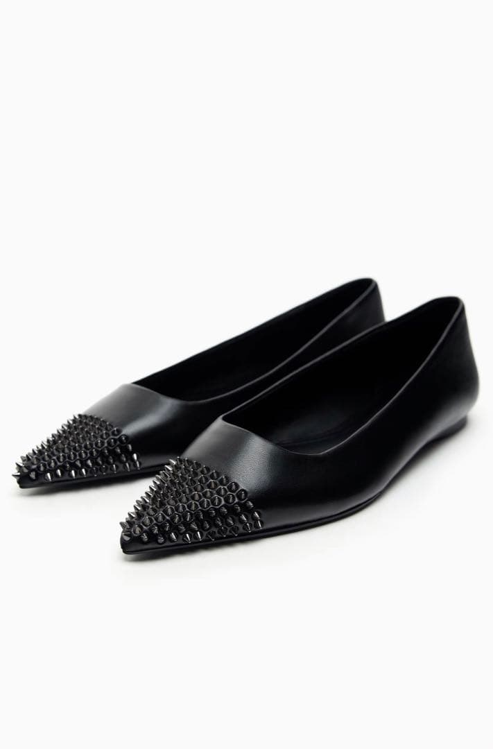 Zara Black Pointed Toe Leather Flats With Spikes (talla 38)