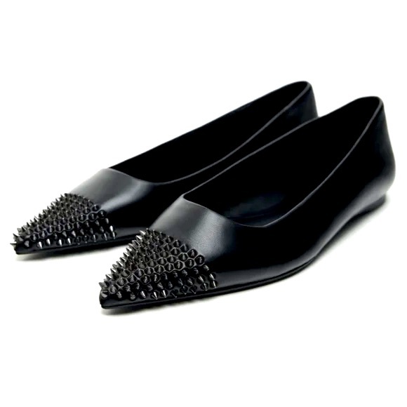 Zara Black Pointed Toe Leather Flats With Spikes (talla 38)