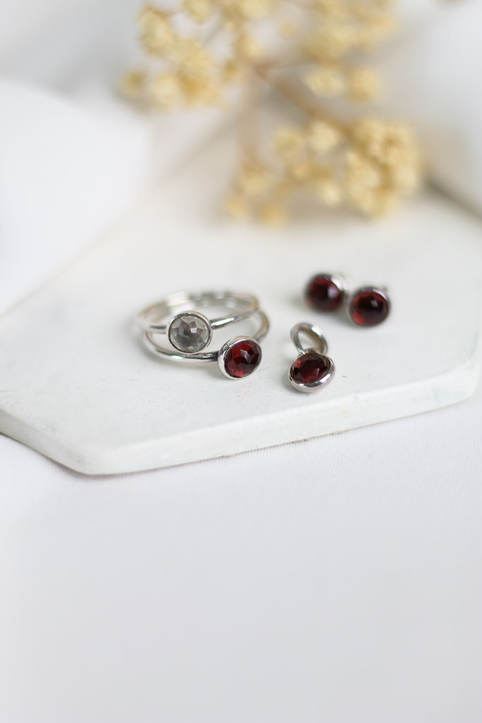 Set Pandora : Aretes, dije y 2 anillos talla 6