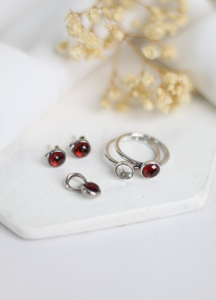 Set Pandora : Aretes, dije y 2 anillos talla 6