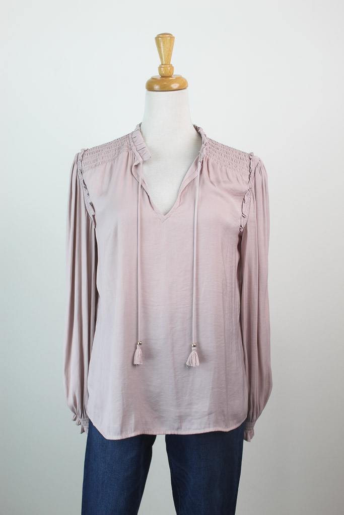 Chelsea & Theodore Tie-Neck Satin Blouse nueva (talla XS)