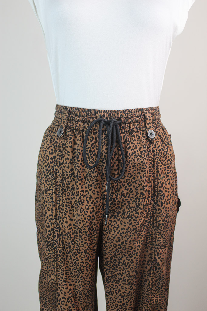 Women's Cargo Jogger Pants - Knox Rose Brown Leopard Print (talla small)