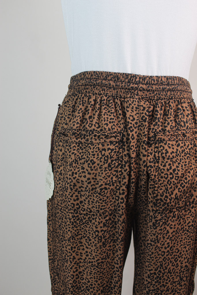 Women’s Cargo Jogger Pants – Knox Rose Brown Leopard Print (talla small) - 3
