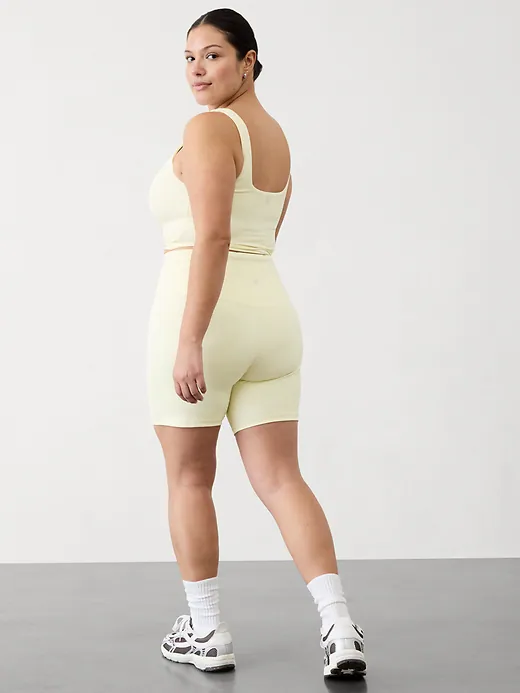 Athleta Elation Ultra High Rise 7" Short nuevo (talla M)