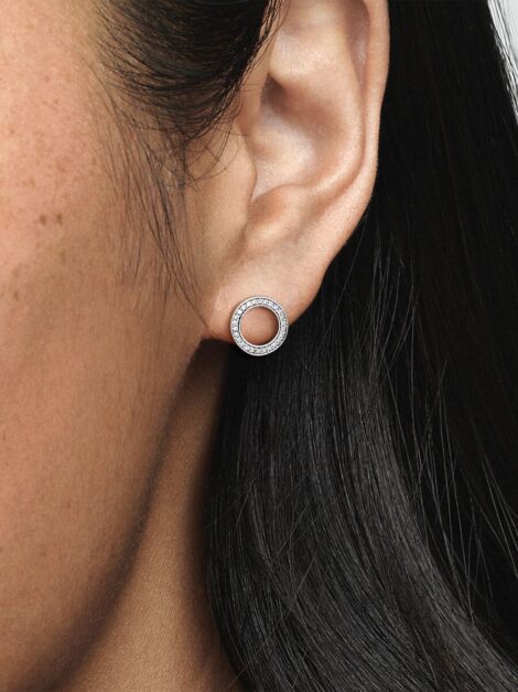 Pandora Signature Sparkling Circle Stud earrings (plateado) - Imagen 3