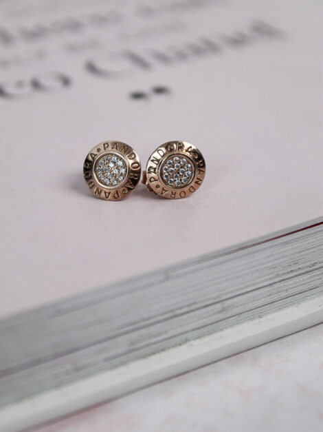 Pandora Sparkling Logo Stud Earrings - Imagen 2