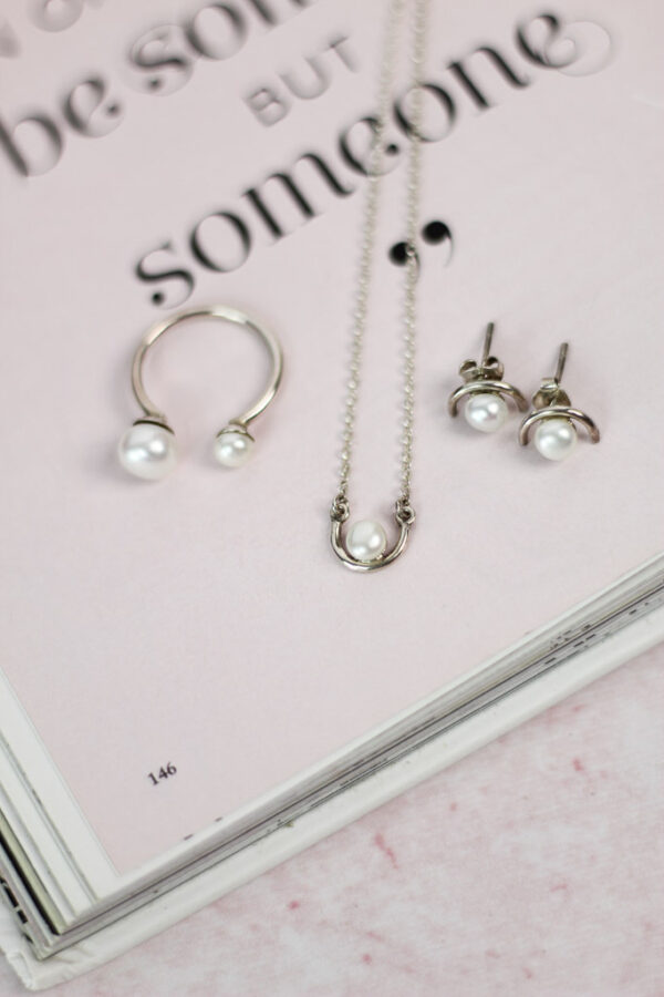 Juego de plata (aretes, collar y anillo)