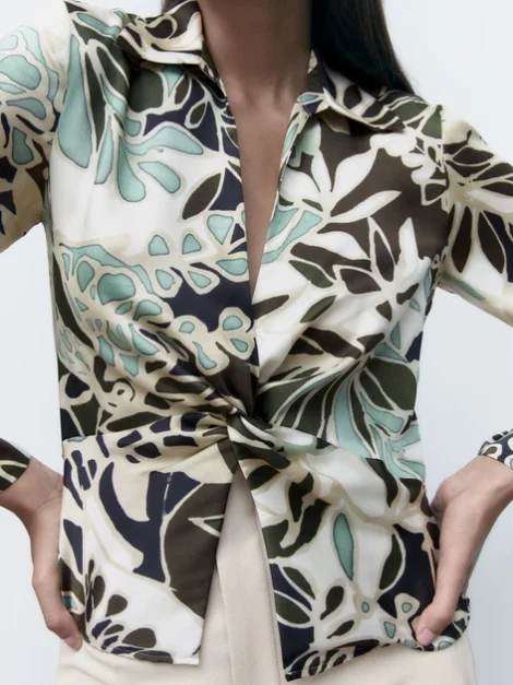 Zara print top V neck nueva (talla M)