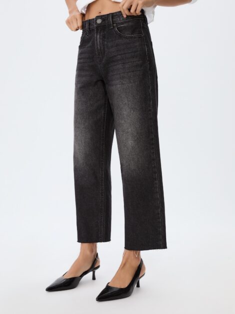 STRADIVARIUS D96 cropped straight-fit (talla 06)