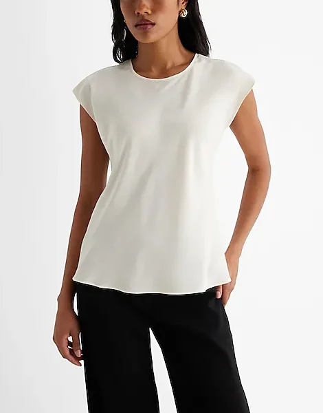 EXPRESS Crew Neck Gramercy Tee nueva (talla M)