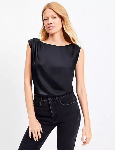 Satin Pleated Shoulder Boatneck Top LOFT (talla M)