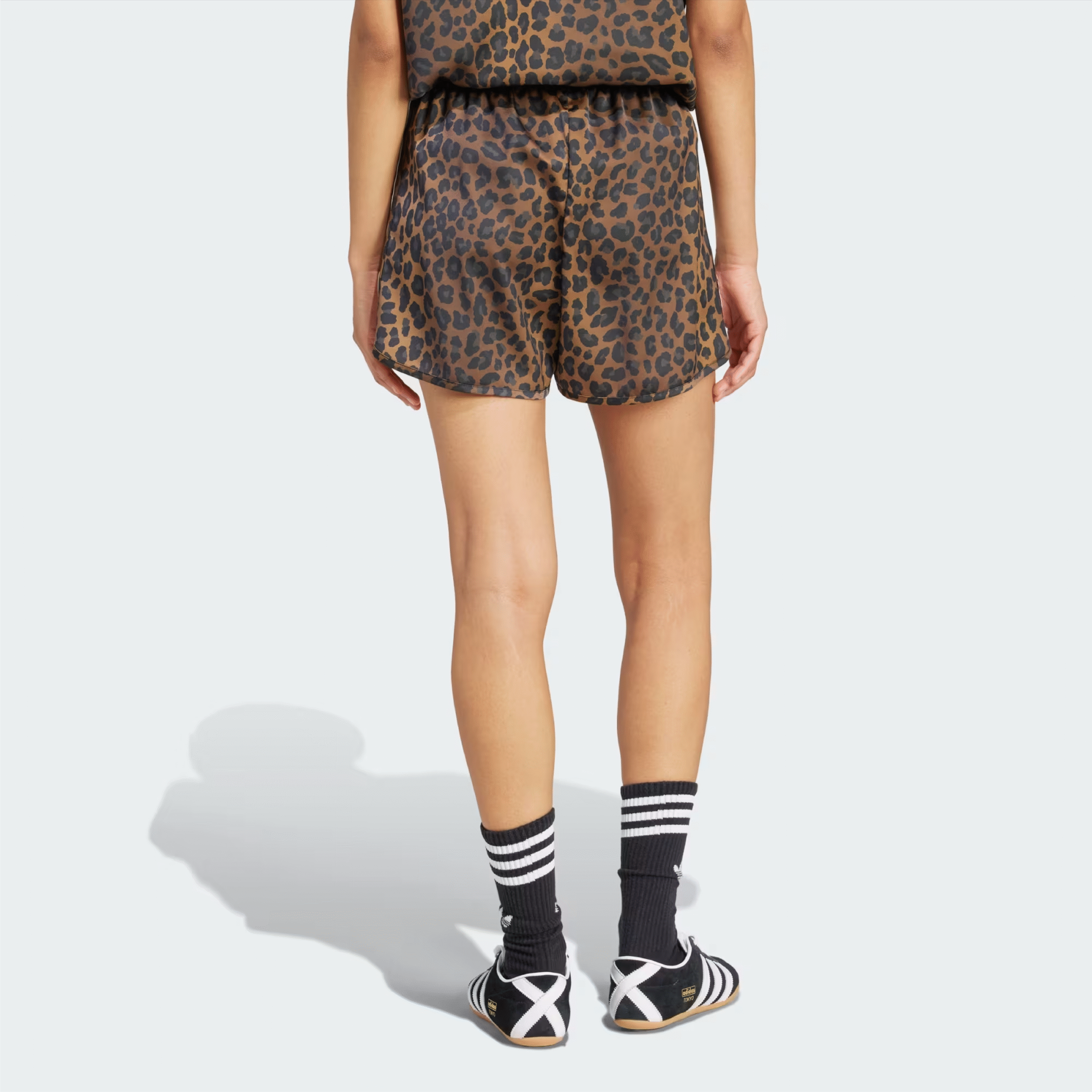 Adidas Originals Satin Shorts NUEVO (talla M flojita) - Imagen 4