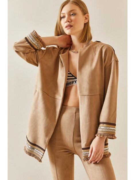 Chaqueta bordada color camal (talla M)