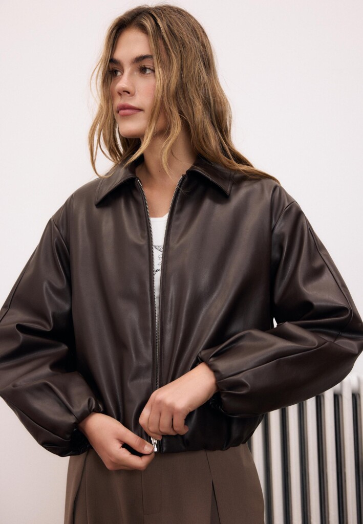 Leather effect bomber jacket nueva (talla M)