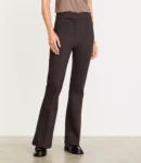 Petite LOFT Versa Ponte Deluxe Flare Pants (talla 6)