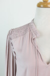 Chelsea & Theodore Tie-Neck Satin Blouse nueva (talla XS)