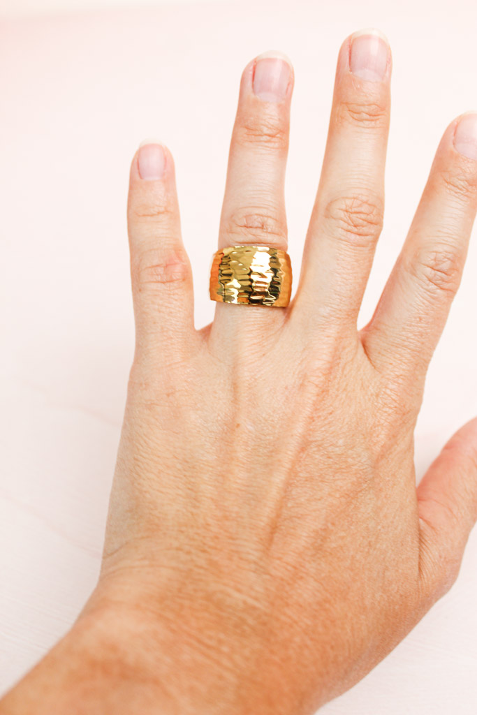 ELLIE VAIL NICO HAMMERED RING (TALLA 6)
