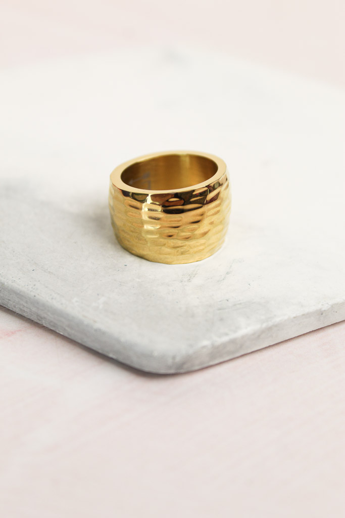 ELLIE VAIL NICO HAMMERED RING (TALLA 6)