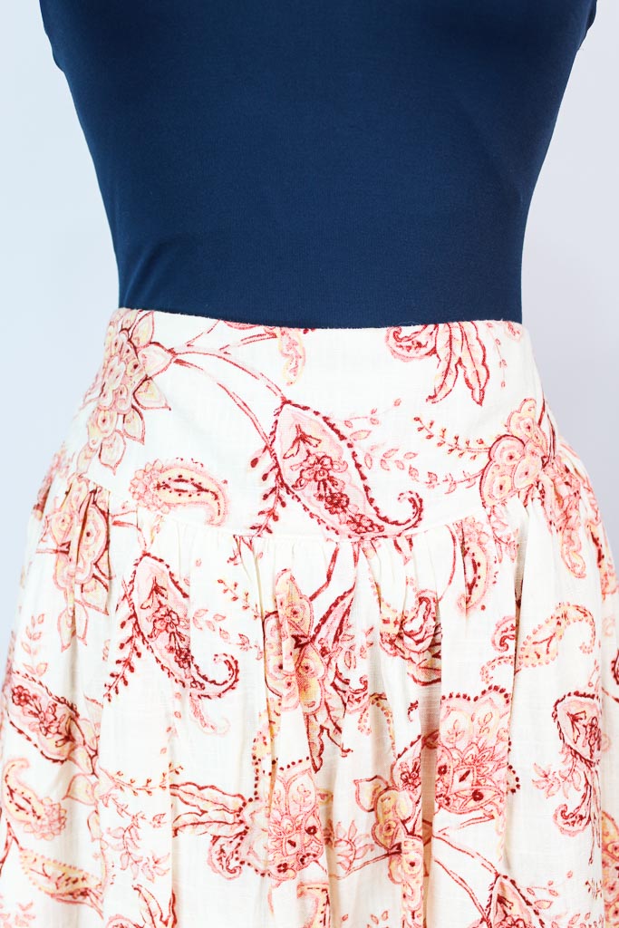 Falda EXPRESS nueva (talla 12)