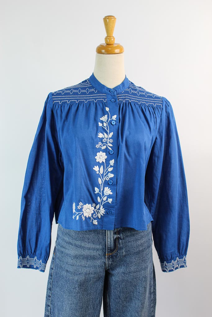 Zara Blue White Floral Embroidered Boho Blouse (talla XS)