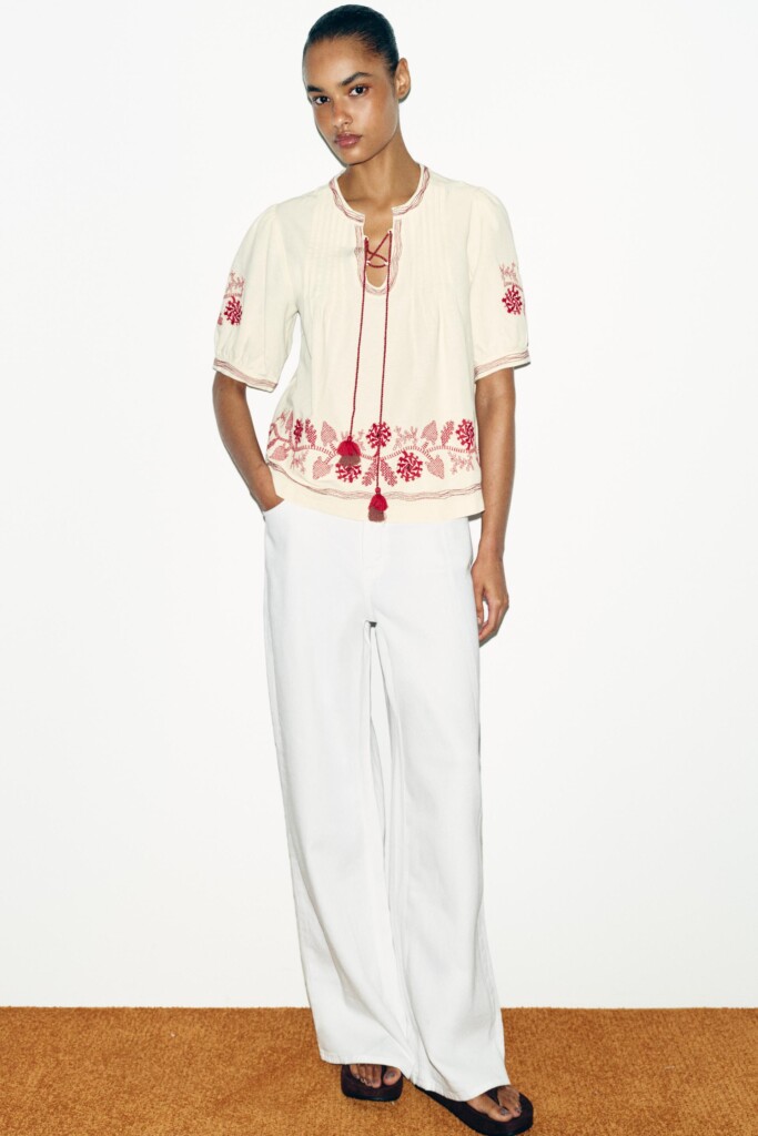 BLUSA BORDADOS BORLAS ZARA (talla XS flojita)