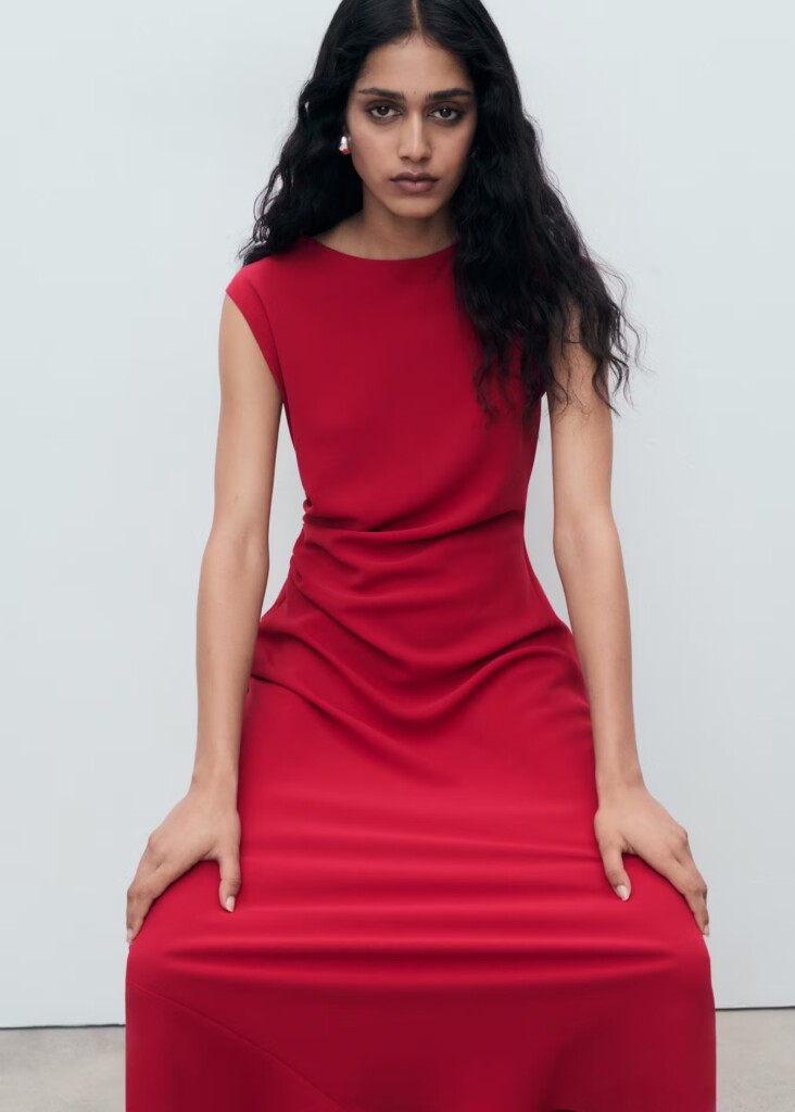 Vestido midi fruncido MANGO (talla M)